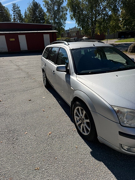 Ford Mondeo 4 of 9
