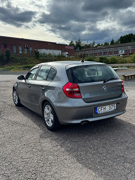 BMW 118d 2 of 5