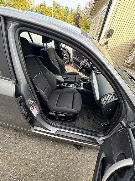 BMW 118d 3 of 5