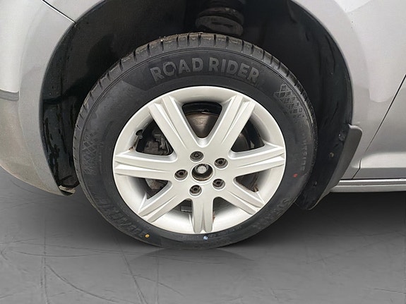 Volkswagen Golf Plus 26 of 29