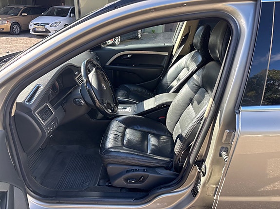 Volvo XC70 12 of 17