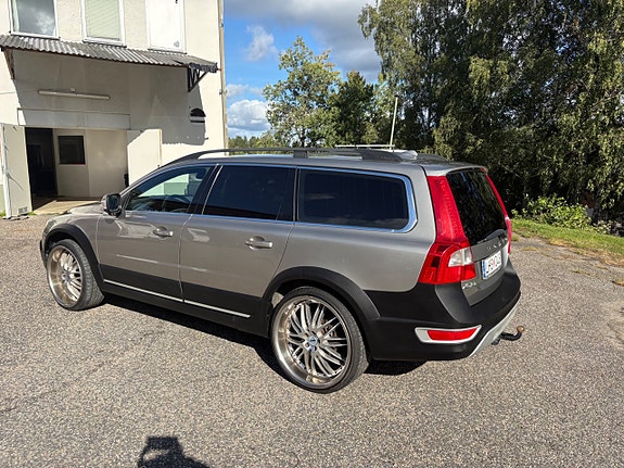 Volvo XC70 10 of 17