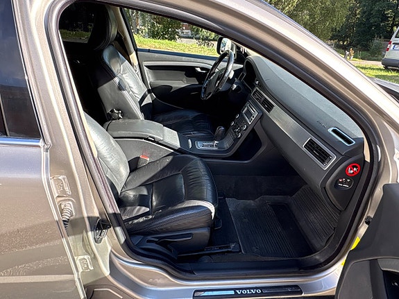 Volvo XC70 17 of 17