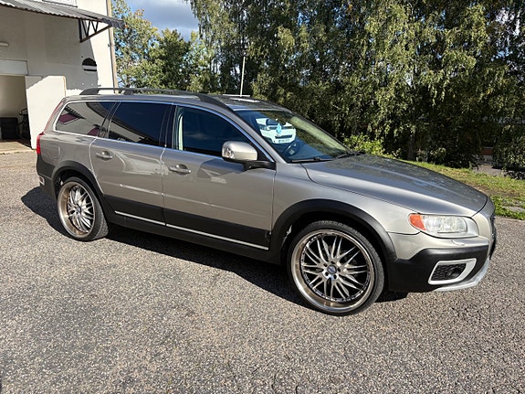 Volvo XC70 8 of 17