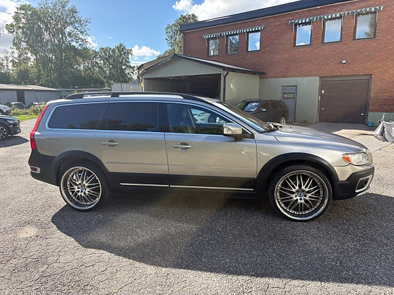 Volvo XC70 9 of 17