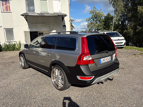 Volvo XC70 11 of 17