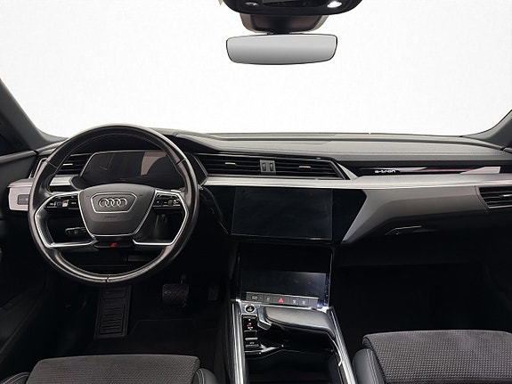 Audi e-tron 26 of 30