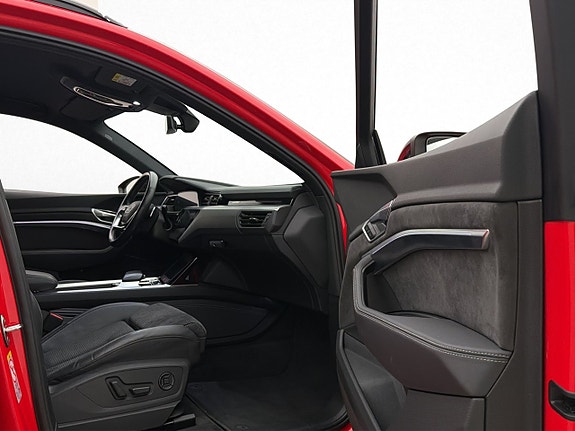 Audi e-tron 28 of 30