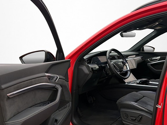 Audi e-tron 11 of 30