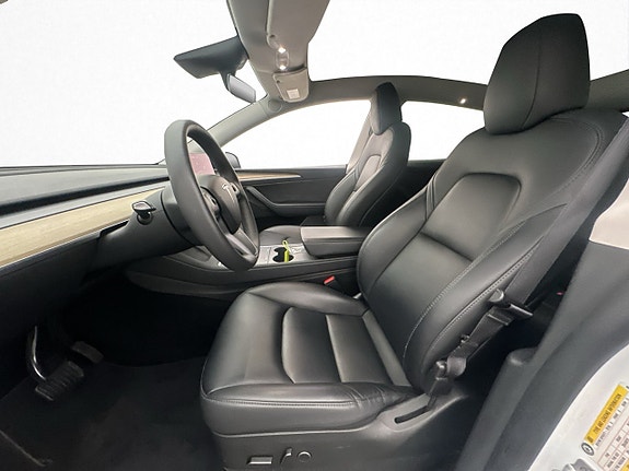 Tesla Model Y 12 of 30