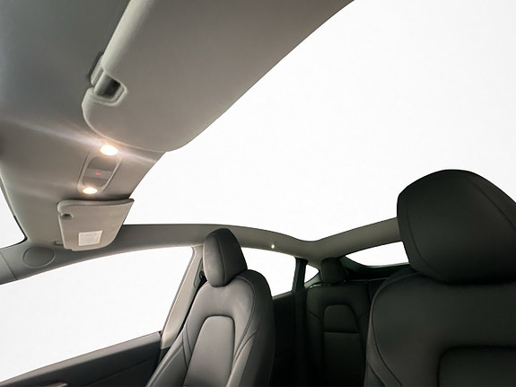 Tesla Model Y 13 of 30