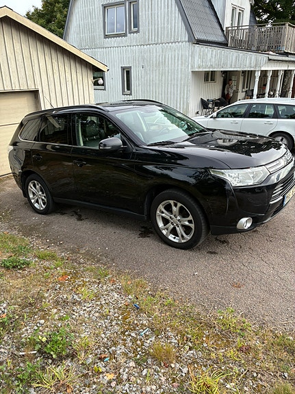 Mitsubishi Outlander 2 of 5