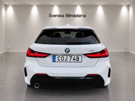 BMW 118i 4 of 22