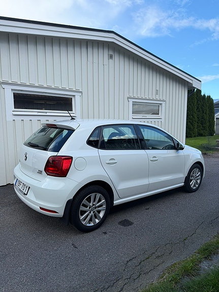 Volkswagen Polo 2 of 6
