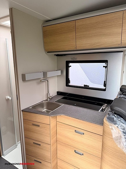 Adria Coral SELECT 670 SL - Fiat MultiJet3 140HP (103kW) HD 35L 19 of 27