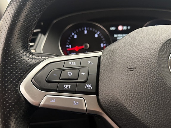 Volkswagen Passat Alltrack 13 of 30