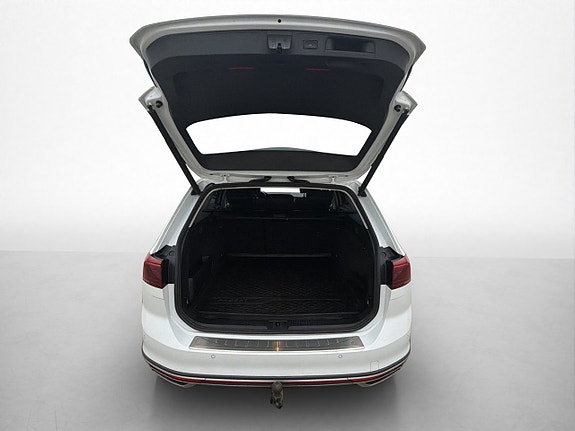 Volkswagen Passat Alltrack 27 of 30