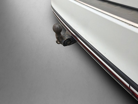 Volkswagen Passat Alltrack 9 of 30
