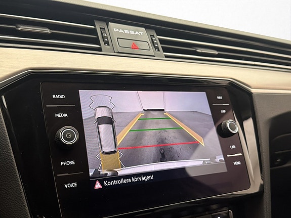 Volkswagen Passat Alltrack 17 of 30