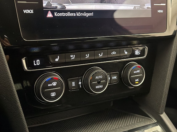 Volkswagen Passat Alltrack 22 of 30