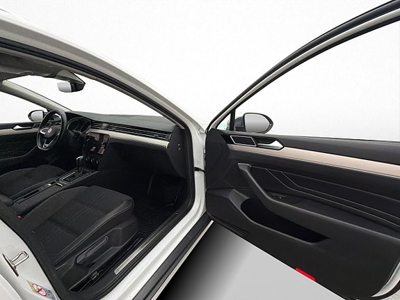 Volkswagen Passat Alltrack 25 of 30