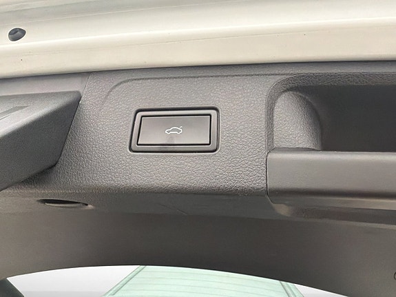 Volkswagen Passat Alltrack 28 of 30