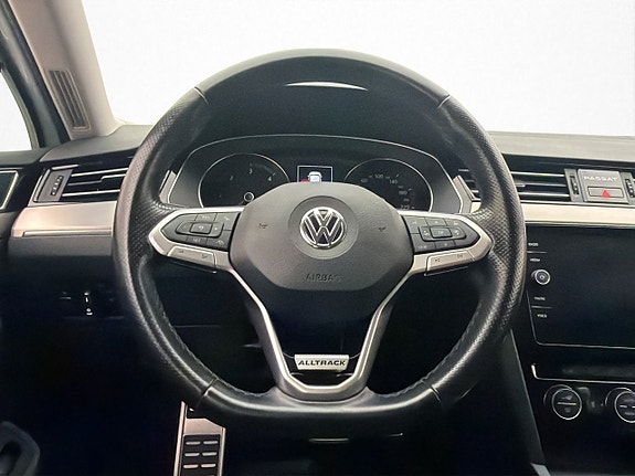 Volkswagen Passat Alltrack 12 of 30