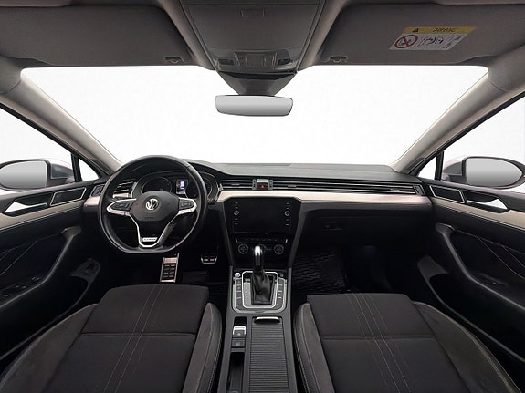 Volkswagen Passat Alltrack 16 of 30
