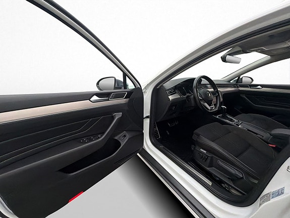 Volkswagen Passat Alltrack 10 of 30