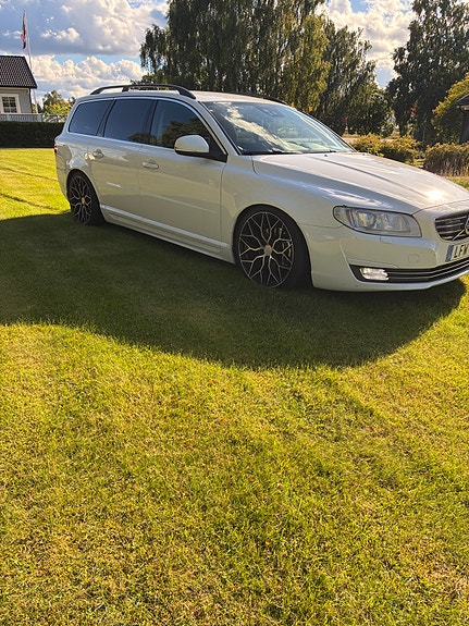 Volvo V70 3 of 8