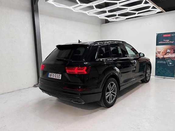 Audi Q7 7 of 16