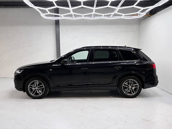 Audi Q7 2 of 16