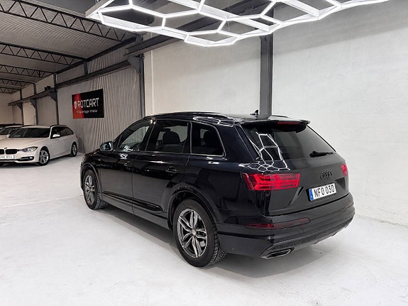 Audi Q7 3 of 16