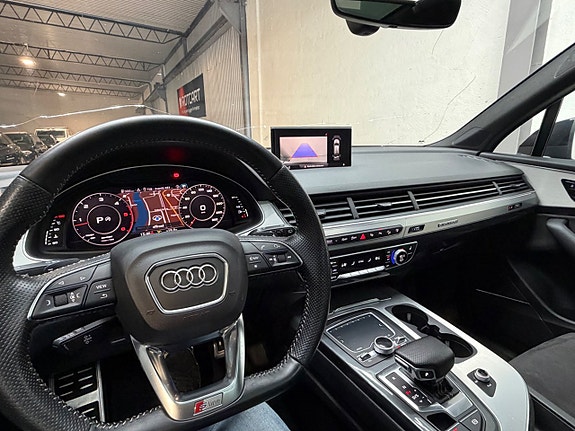 Audi Q7 12 of 16