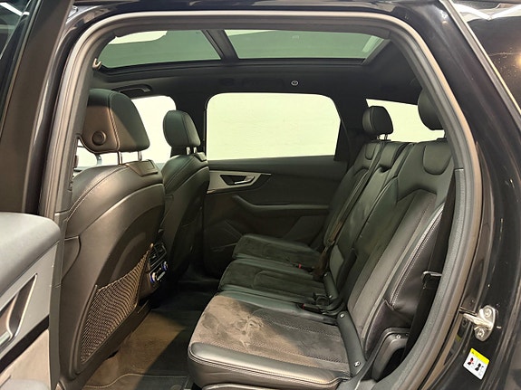 Audi Q7 9 of 16