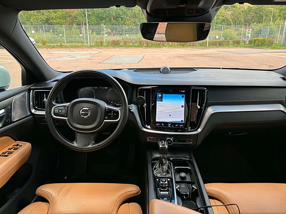 Volvo V60 Cross Country 10 of 14
