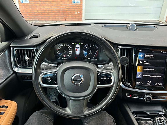 Volvo V60 Cross Country 11 of 14