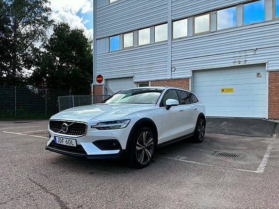 Volvo V60 Cross Country 3 of 14