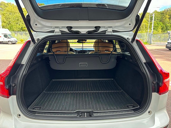 Volvo V60 Cross Country 14 of 14