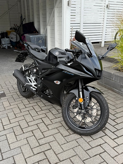 Yamaha YZF-R125 2 of 3
