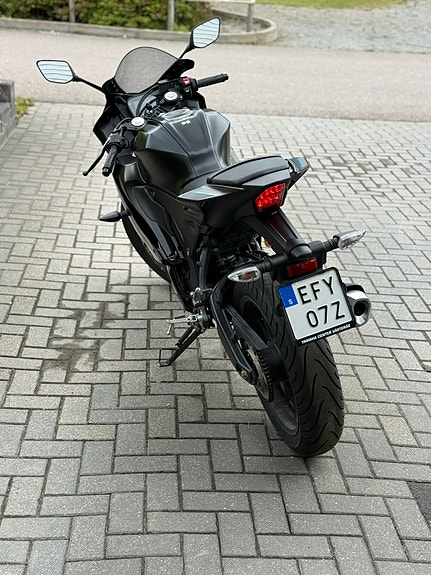 Yamaha YZF-R125 3 of 3