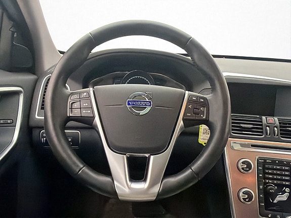 Volvo XC60 15 of 30