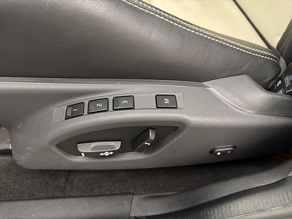 Volvo XC60 14 of 30