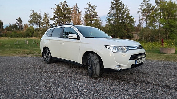 Mitsubishi Outlander 2 of 19