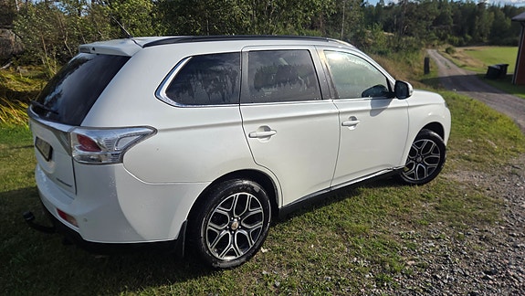 Mitsubishi Outlander 3 of 19