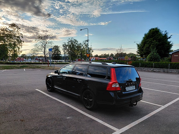 Volvo V70 2 of 6