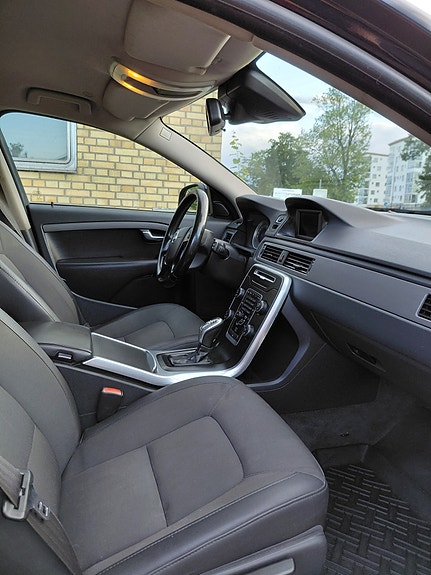Volvo V70 5 of 6