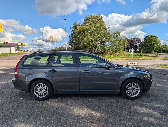 Volvo V50 3 of 11