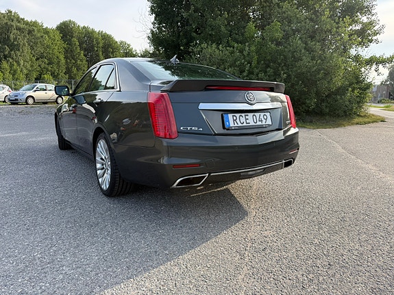 Cadillac CTS 2 of 5