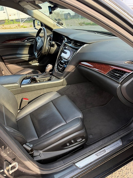 Cadillac CTS 3 of 5